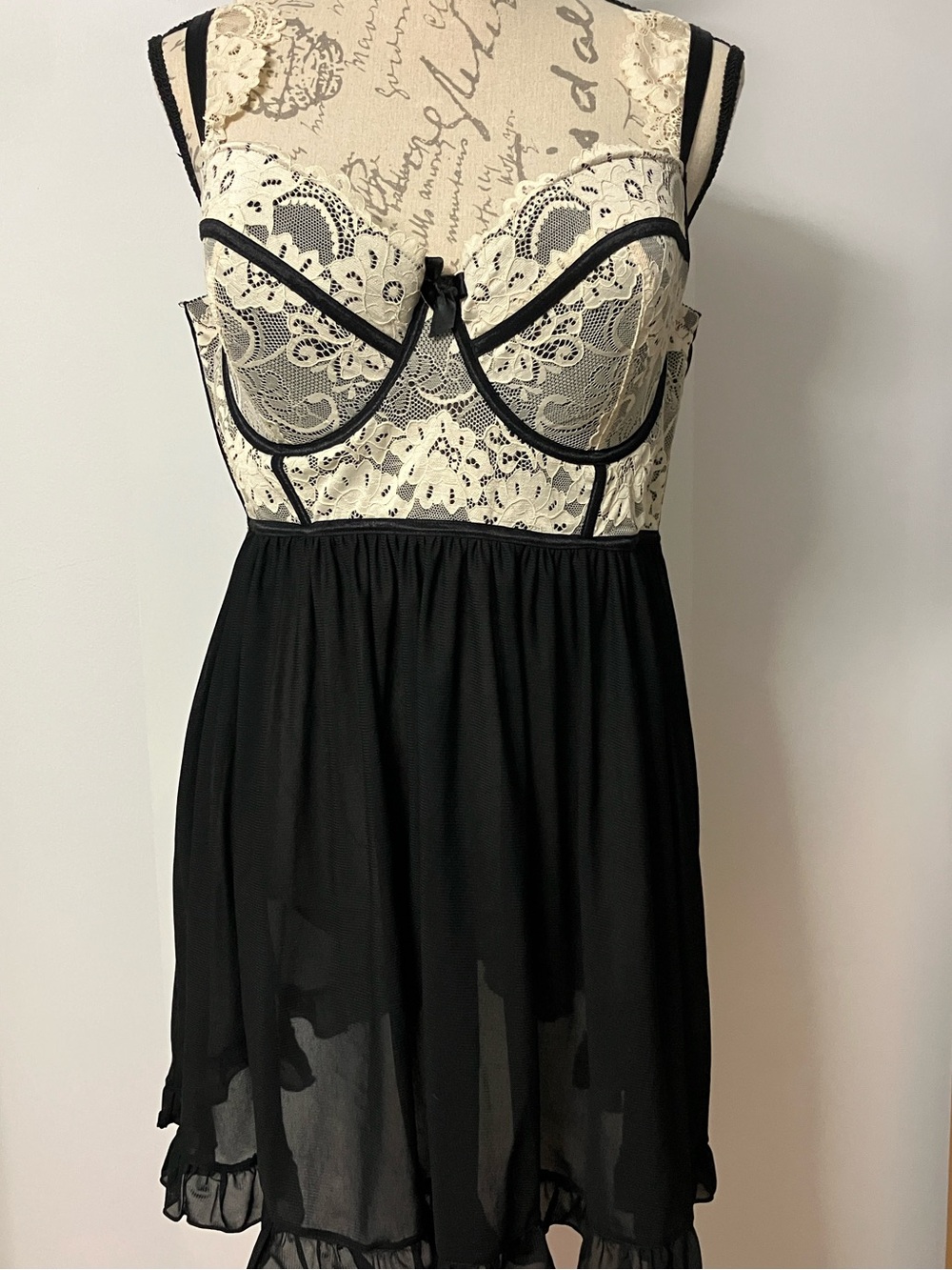 Torrid Lingerie Babydoll Sz 3 Underwire Chemise Sheer Black w/Ivory Lace